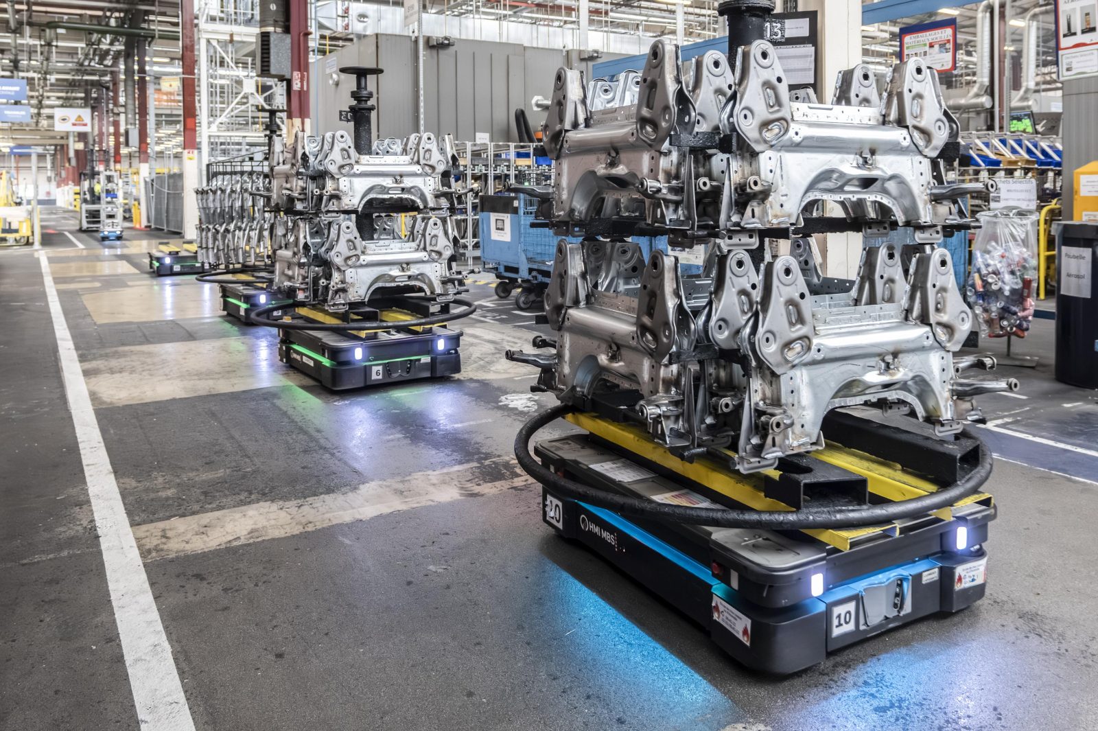 Connecting AGVs and AMRs: When Wi-Fi Isn't the Only Answer